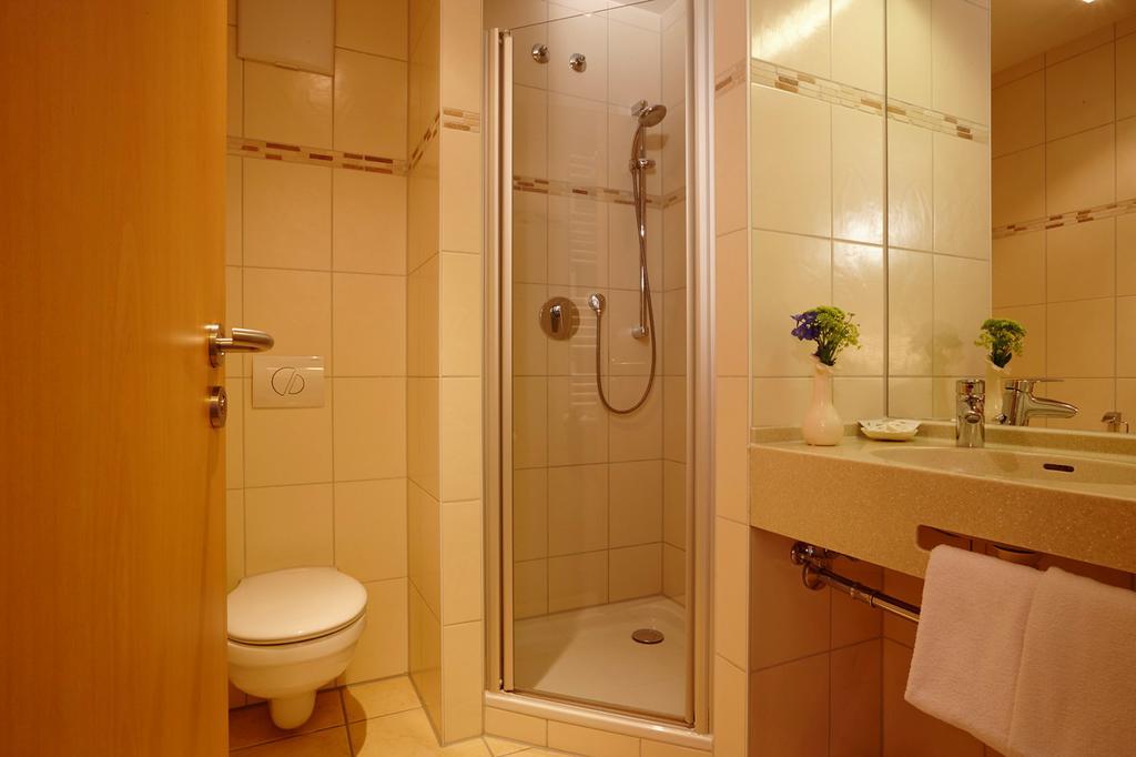 ホテル エバル Hattenhofen  部屋 写真