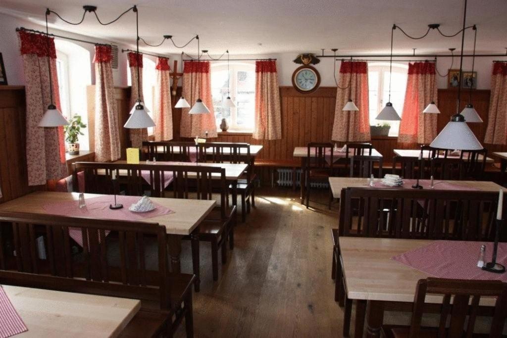 ホテル エバル Hattenhofen  エクステリア 写真